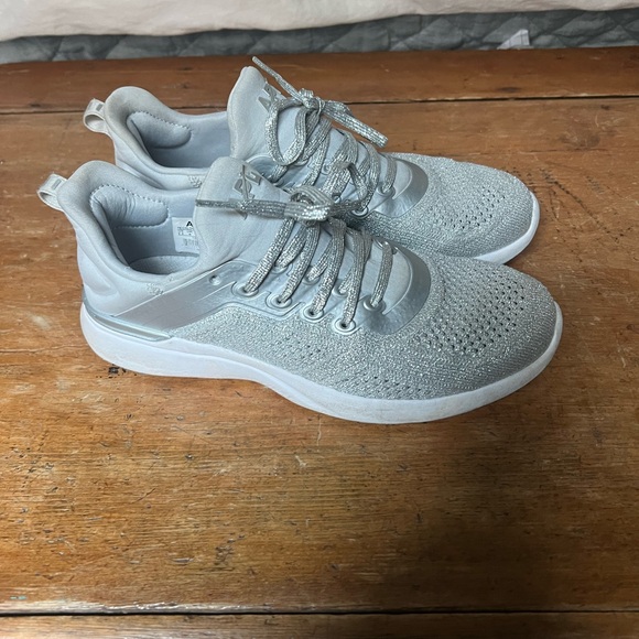 Athletic Propulsion Lab (APL) running shoes - Picture 3 of 5